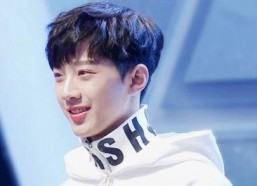 娱乐吃瓜君赖冠霖,娱乐吃瓜界的“瓜王”崛起之路