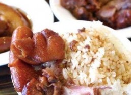 娱乐吃瓜酱猪脚饭视频,揭秘网红美食背后的故事