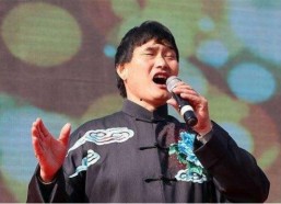 娱乐吃瓜群众朱之文,从农民歌手到娱乐焦点，揭秘他的吃瓜人生